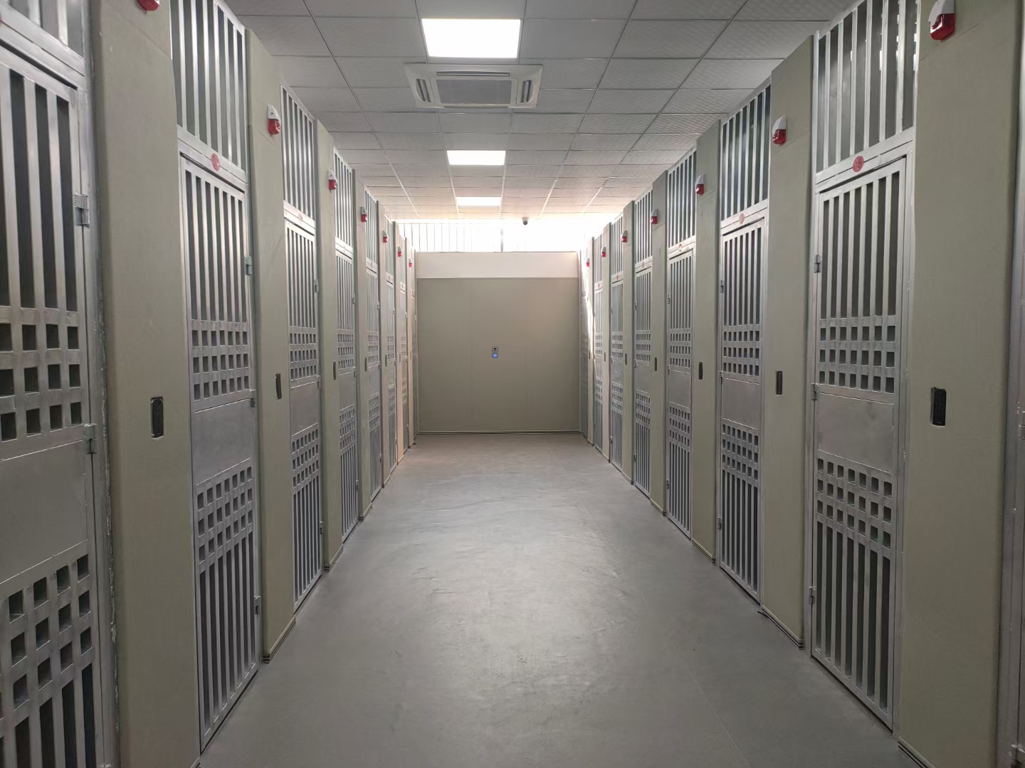 審訊室防撞軟包效果圖-施工安裝