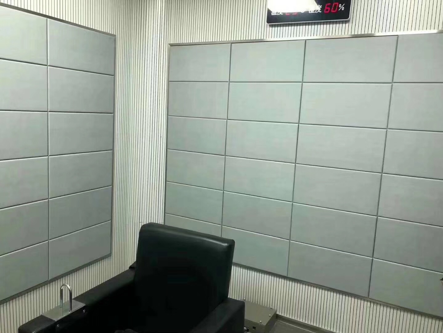 對(duì)于不同類別的審訊室防撞軟包，其功能十分全面