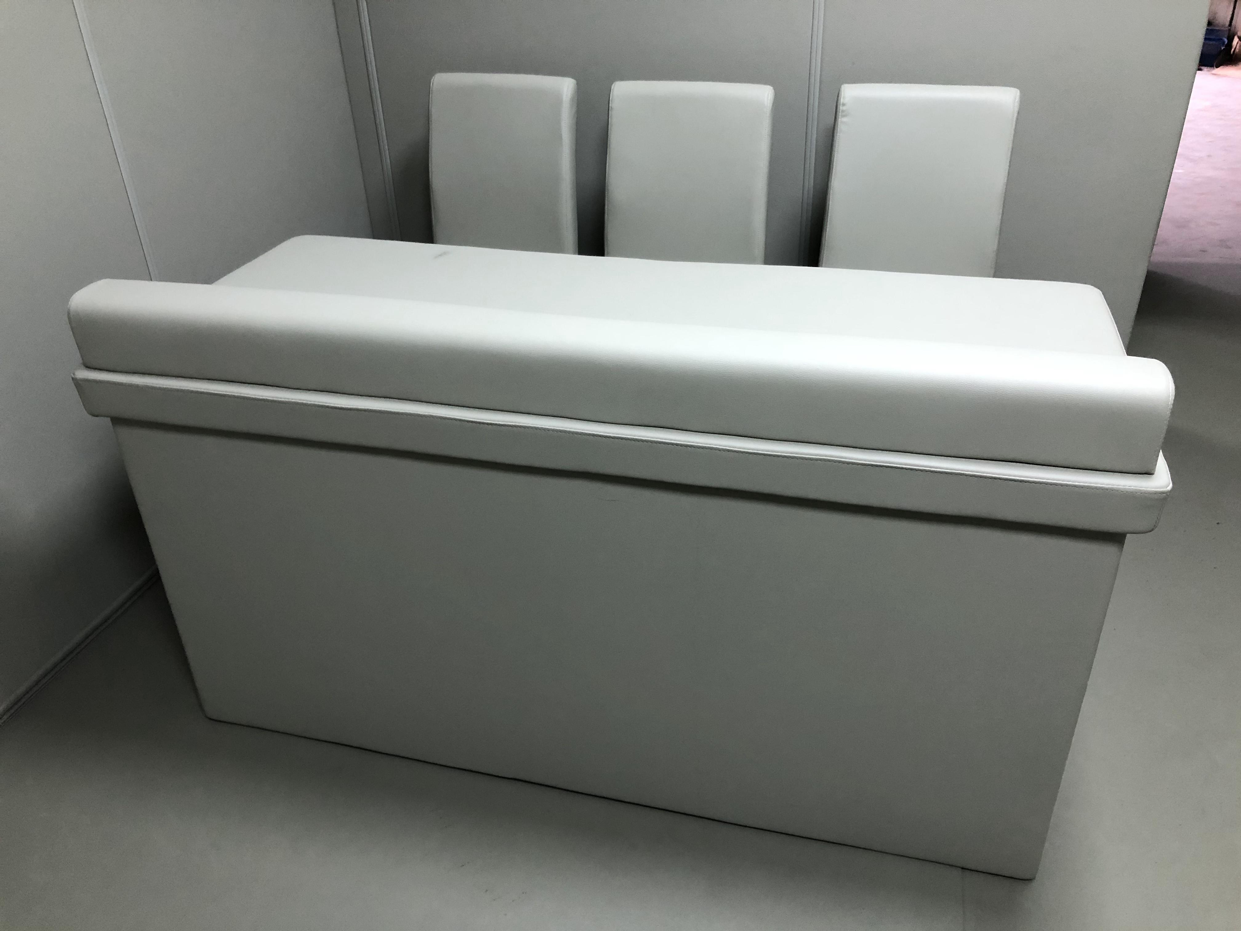 紀(jì)委監(jiān)委談話室墻面軟包桌